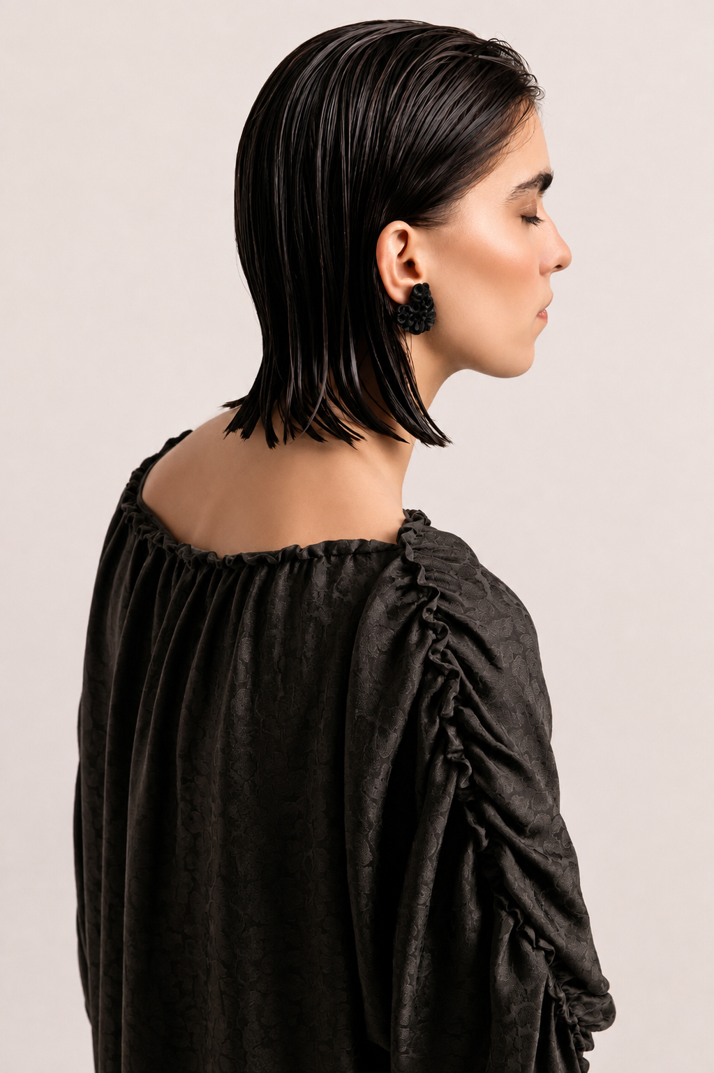 Elia dress worn on model — LIBE effortless ready-to-wear, Floravis collection